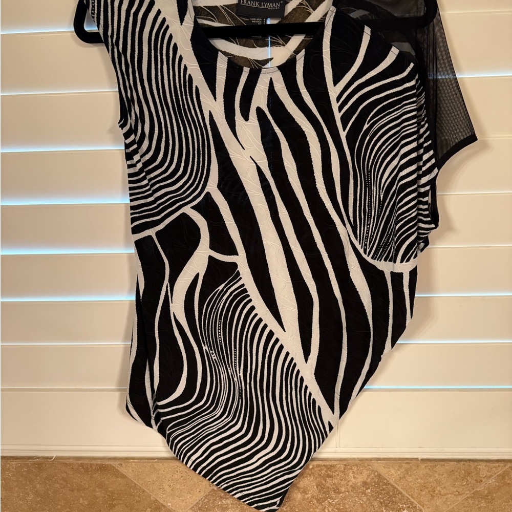 Frank Lyman Design Black and White Asymmetrical Dolman Sleeve Blouse